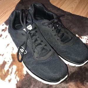 Sketchers Women’s tennis shoes